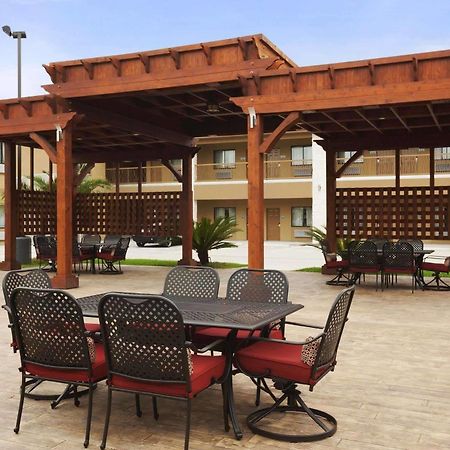 Westfield Days Inn & Suites By Wyndham Houston North-Spring المظهر الخارجي الصورة