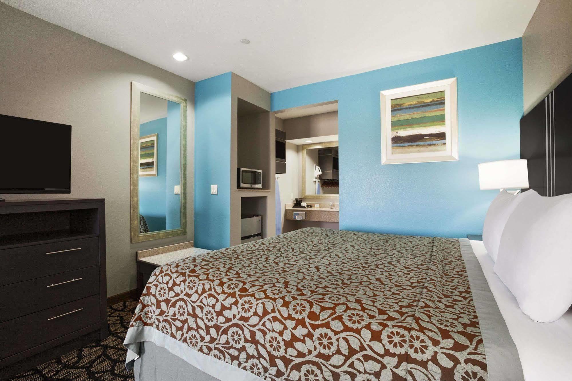 Westfield Days Inn & Suites By Wyndham Houston North-Spring المظهر الخارجي الصورة