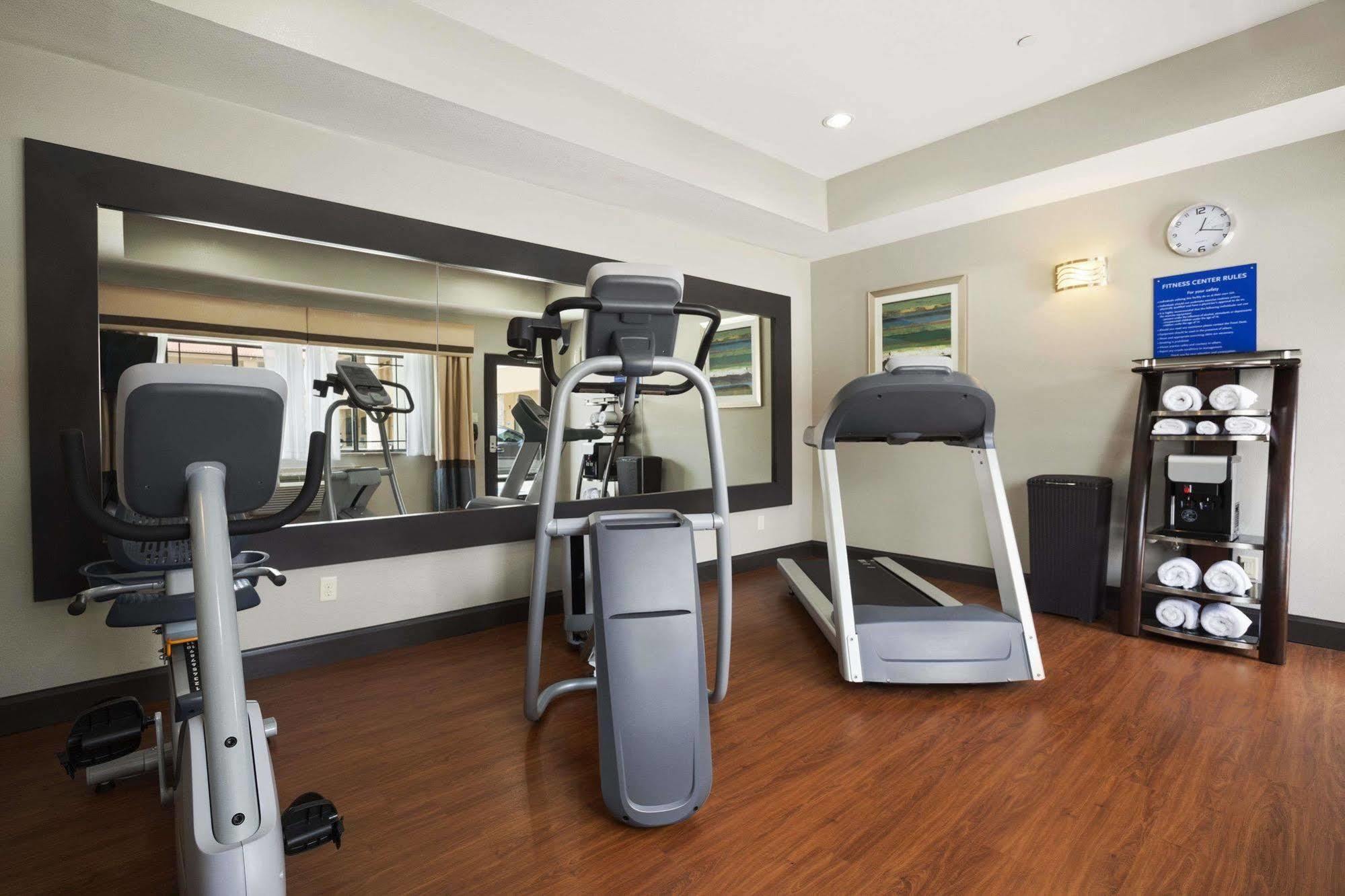 Westfield Days Inn & Suites By Wyndham Houston North-Spring المظهر الخارجي الصورة