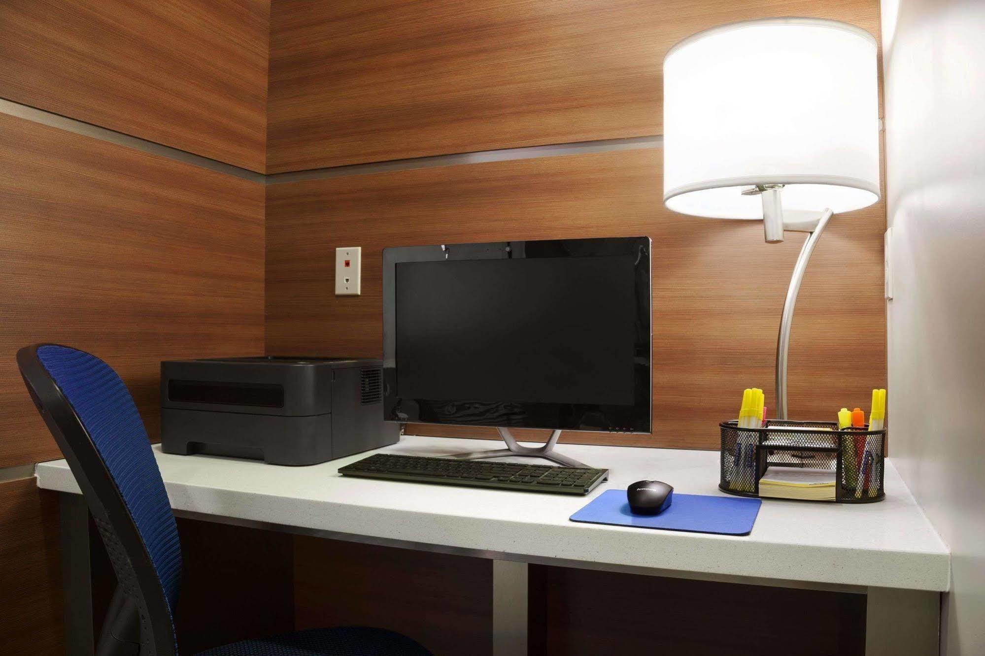 Westfield Days Inn & Suites By Wyndham Houston North-Spring المظهر الخارجي الصورة