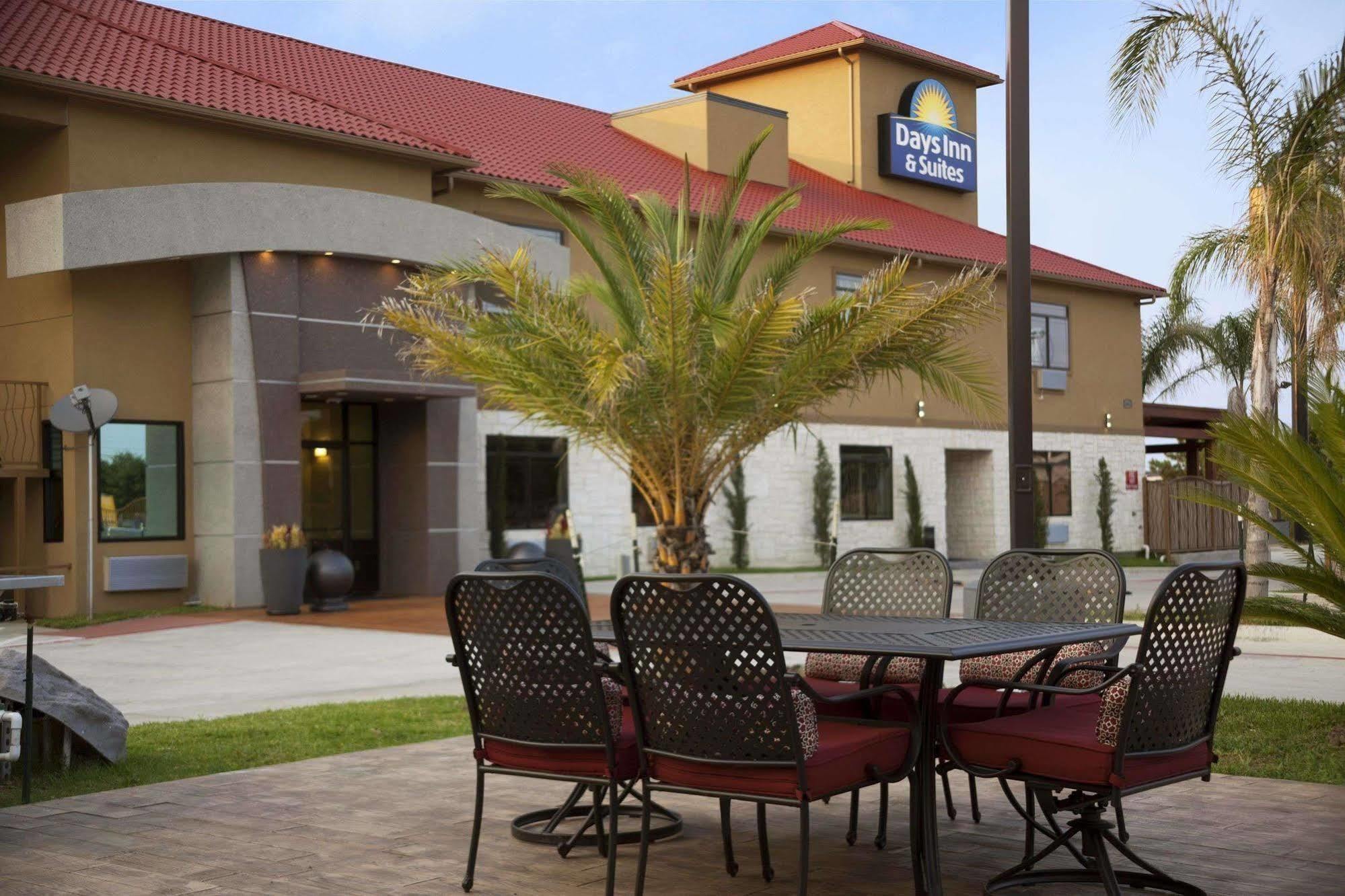 Westfield Days Inn & Suites By Wyndham Houston North-Spring المظهر الخارجي الصورة